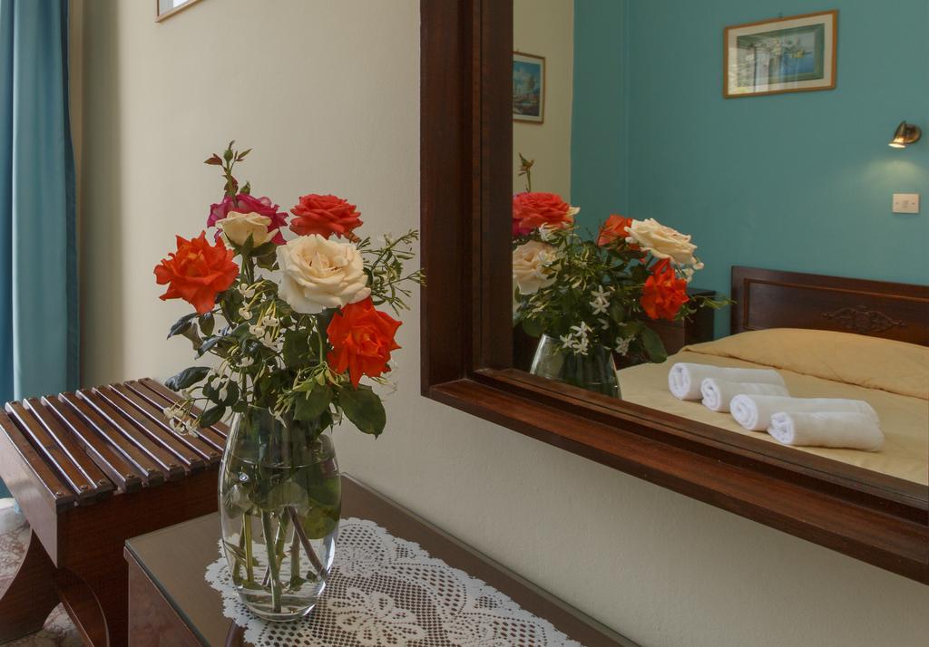 Tolon Beach Hotel Екстер'єр фото