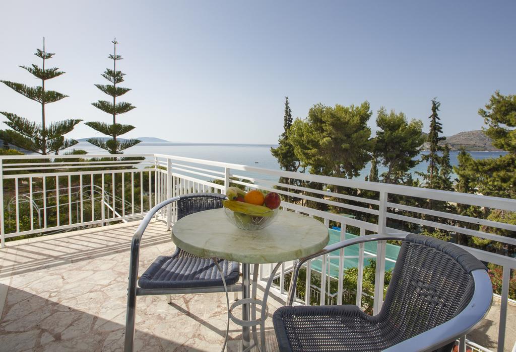 Tolon Beach Hotel Екстер'єр фото